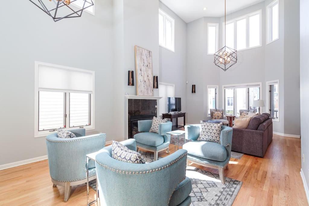 Вилла Eclectic Stylish And Cozy Milwaukee Unit Экстерьер фото