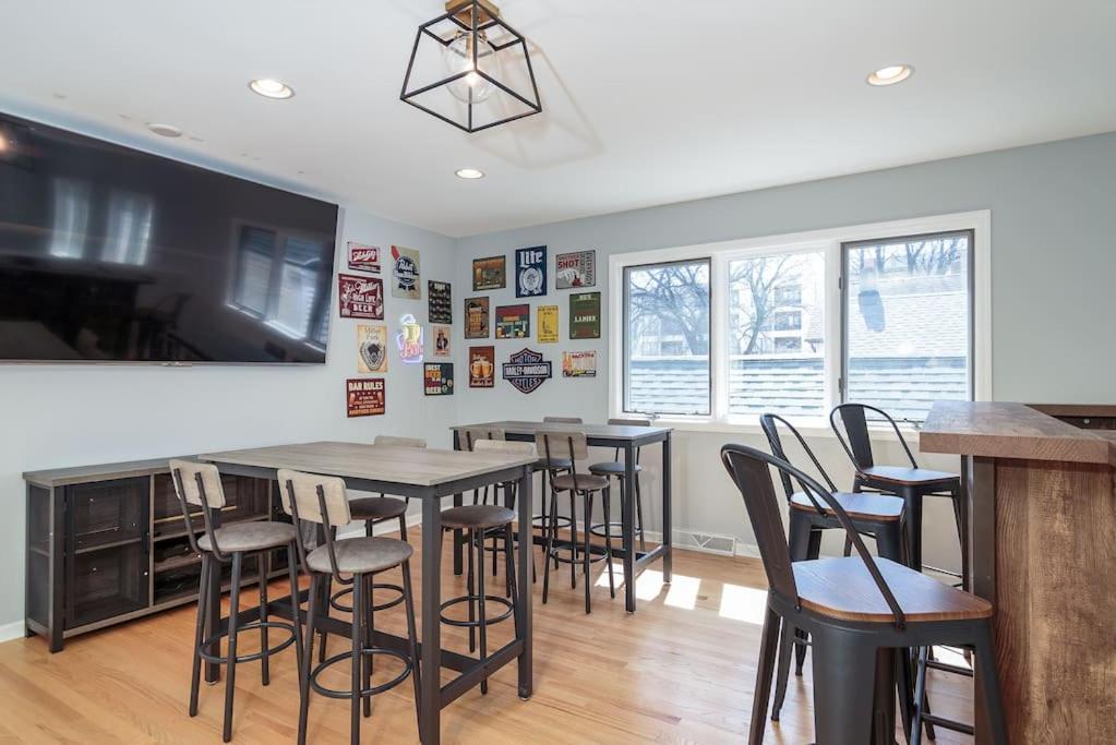 Вилла Eclectic Stylish And Cozy Milwaukee Unit Экстерьер фото