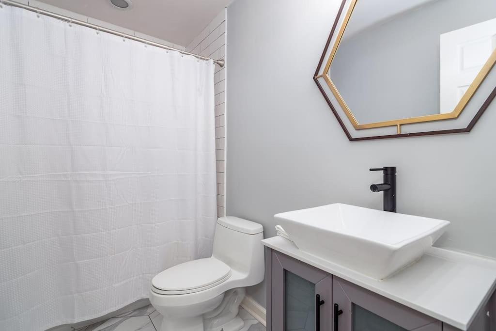 Вилла Eclectic Stylish And Cozy Milwaukee Unit Экстерьер фото