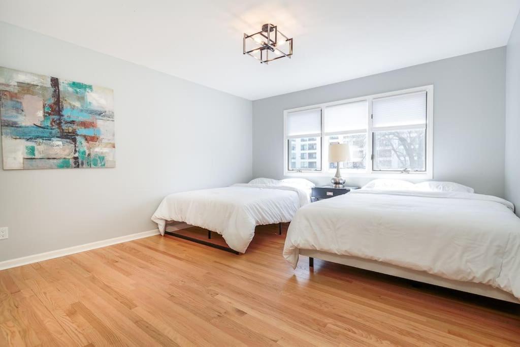 Вилла Eclectic Stylish And Cozy Milwaukee Unit Экстерьер фото