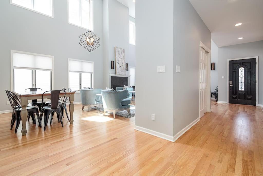 Вилла Eclectic Stylish And Cozy Milwaukee Unit Экстерьер фото