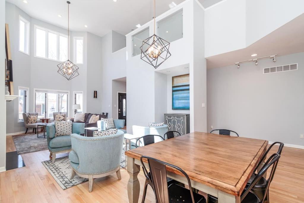 Вилла Eclectic Stylish And Cozy Milwaukee Unit Экстерьер фото