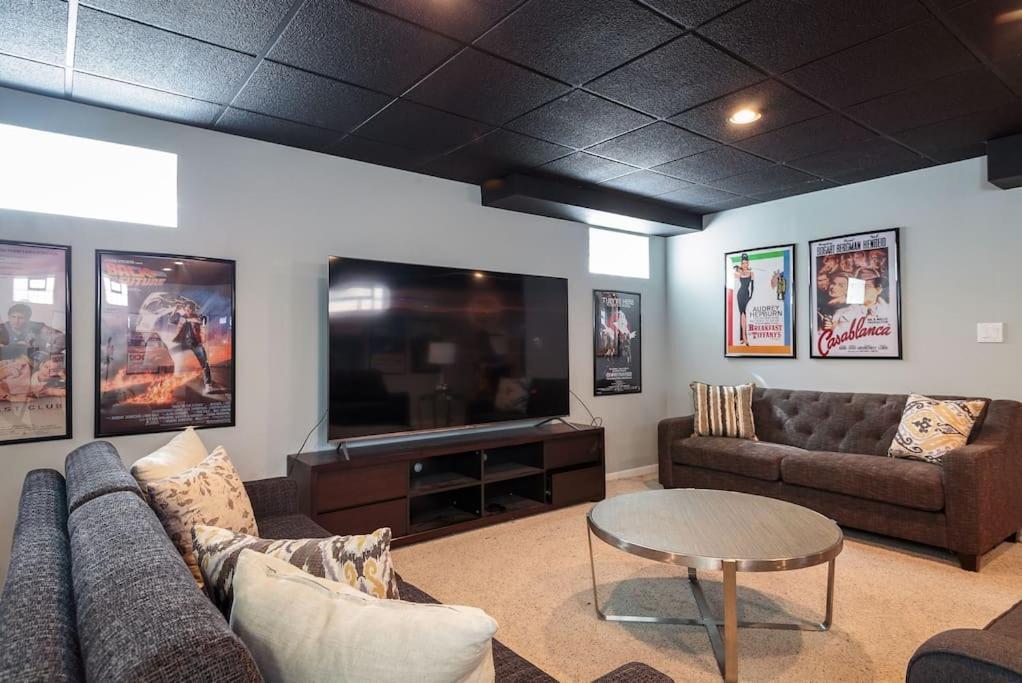 Вилла Eclectic Stylish And Cozy Milwaukee Unit Экстерьер фото